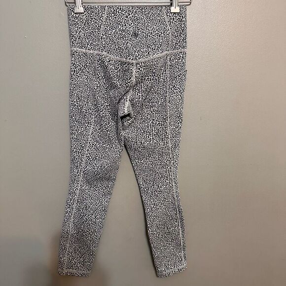 Athleta Salutation Stash Pocket II Textured 7/8 Tight Moonflower Black XS - Picture 4 of 7